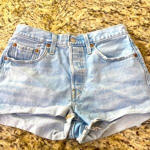 Levi’s 501 light jeans shorts size 27 button fly excellent condition